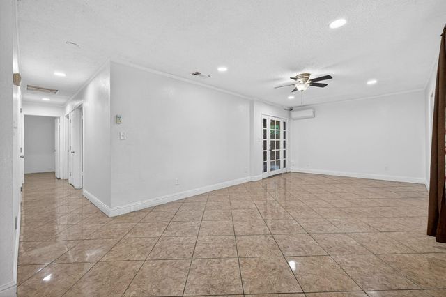 13591 E 5th Street, Parlier, CA 93648