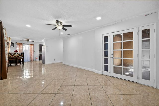 13591 E 5th Street, Parlier, CA 93648