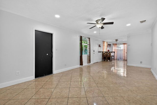 13591 E 5th Street, Parlier, CA 93648