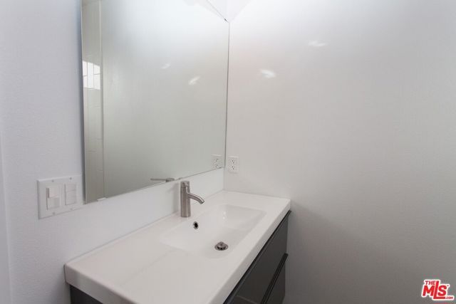 3425 Helms Avenue, Culver City, CA 90232