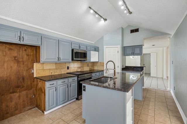 5401 Oak Branch Drive, Arlington, TX 76016