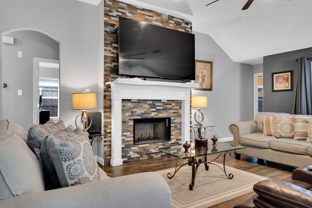1136 Essex Drive, Cedar Hill, TX 75104