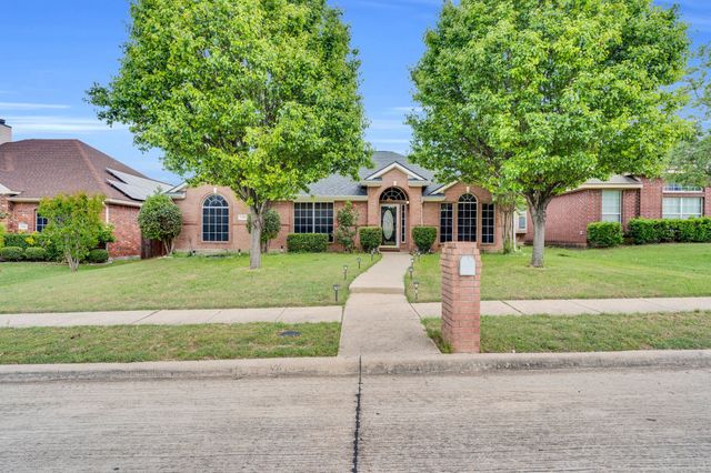 1136 Essex Drive, Cedar Hill, TX 75104