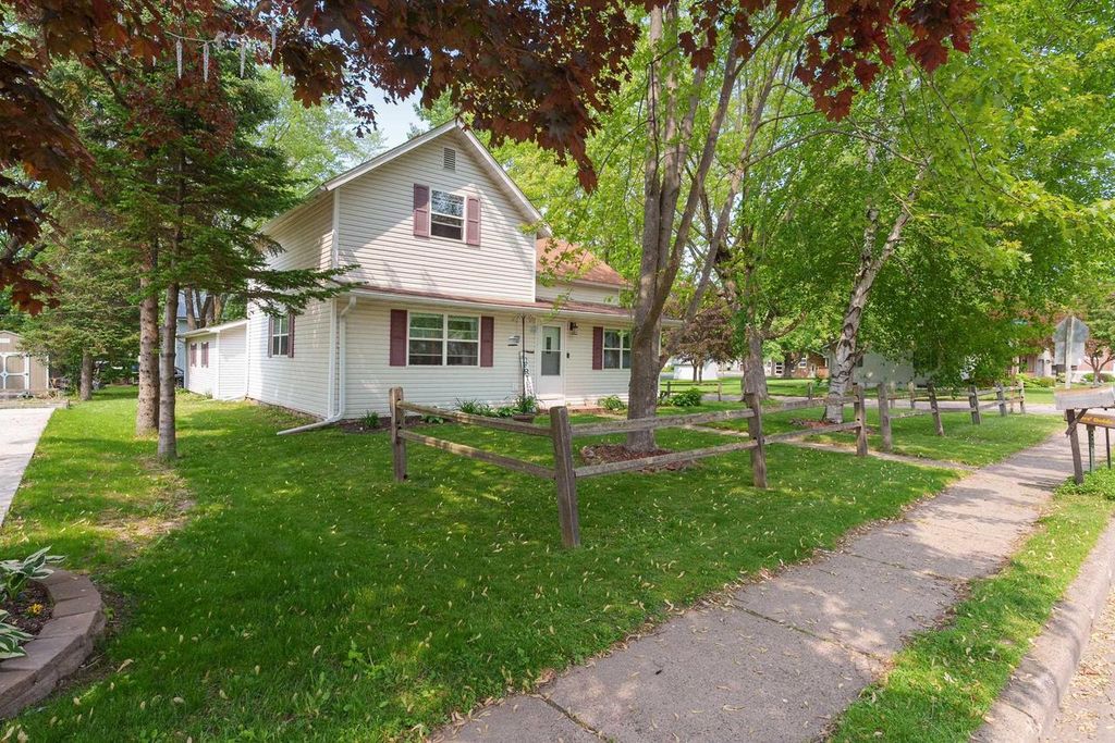 400 W Mill Street, Loyal, WI 54446