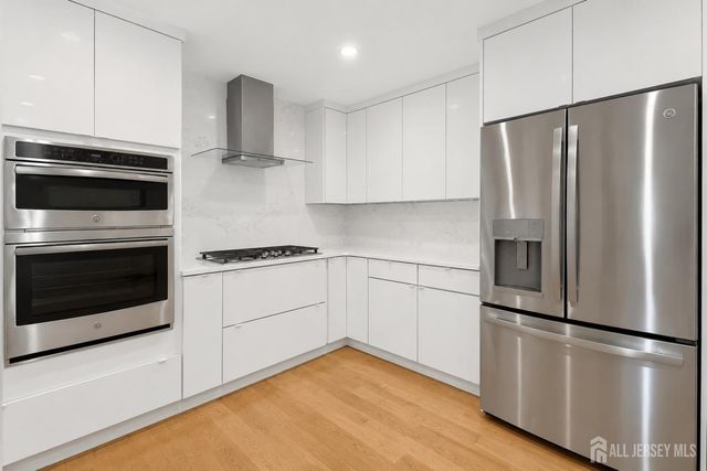 187 Sayre Drive, Plainsboro, NJ 08540