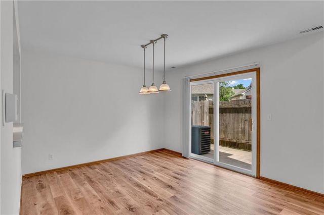 2752 Grand Circle, Lawrence, KS 66047