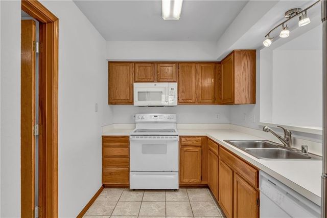 2752 Grand Circle, Lawrence, KS 66047