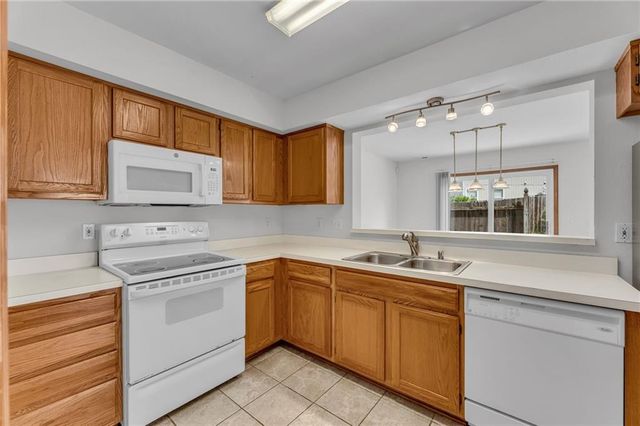 2752 Grand Circle, Lawrence, KS 66047