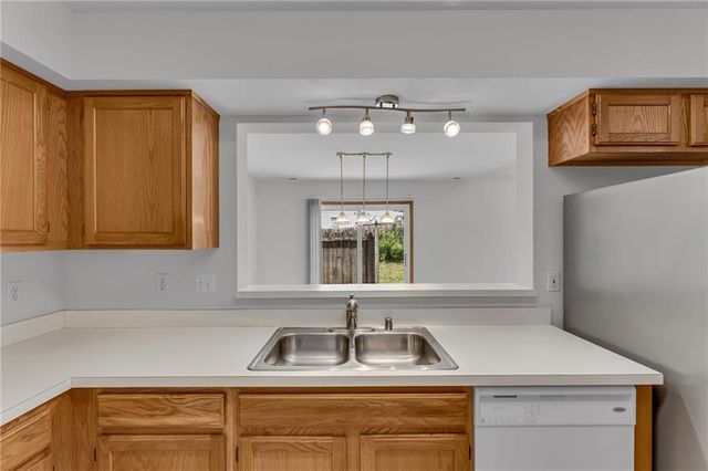 2752 Grand Circle, Lawrence, KS 66047