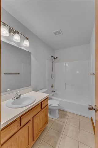 2752 Grand Circle, Lawrence, KS 66047
