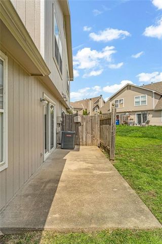 2752 Grand Circle, Lawrence, KS 66047