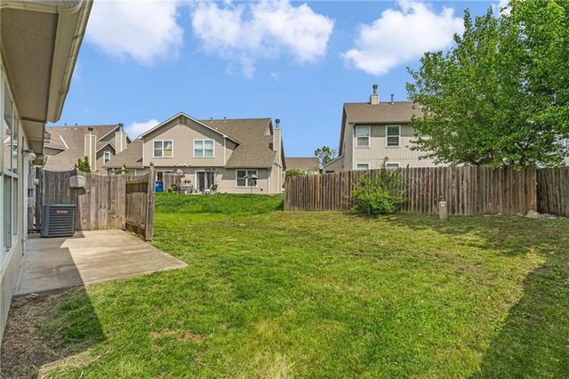 2752 Grand Circle, Lawrence, KS 66047
