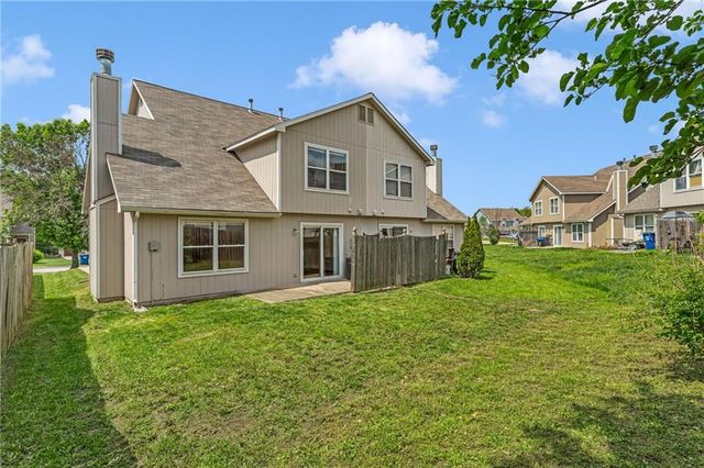2752 Grand Circle, Lawrence, KS 66047