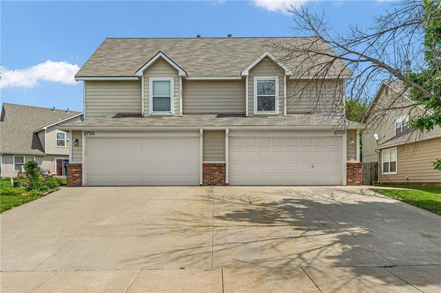 2752 Grand Circle, Lawrence, KS 66047