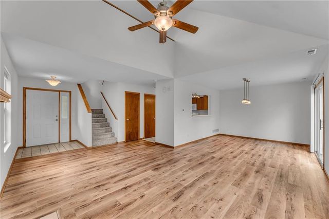 2752 Grand Circle, Lawrence, KS 66047