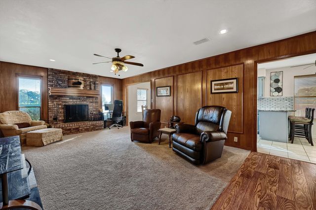 313 Cocopa Drive, Lake Kiowa, TX 76240
