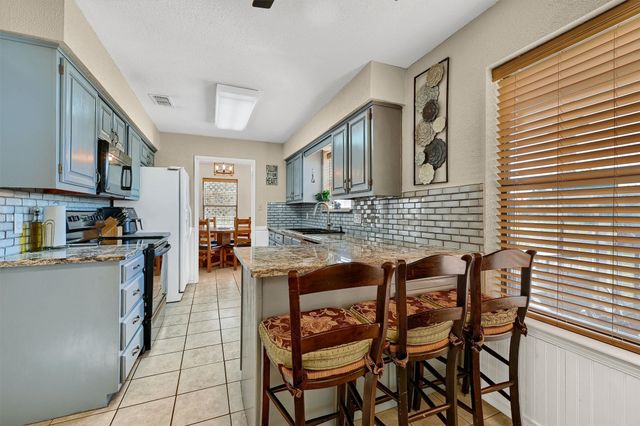 313 Cocopa Drive, Lake Kiowa, TX 76240