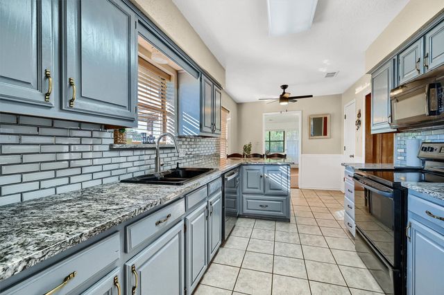 313 Cocopa Drive, Lake Kiowa, TX 76240