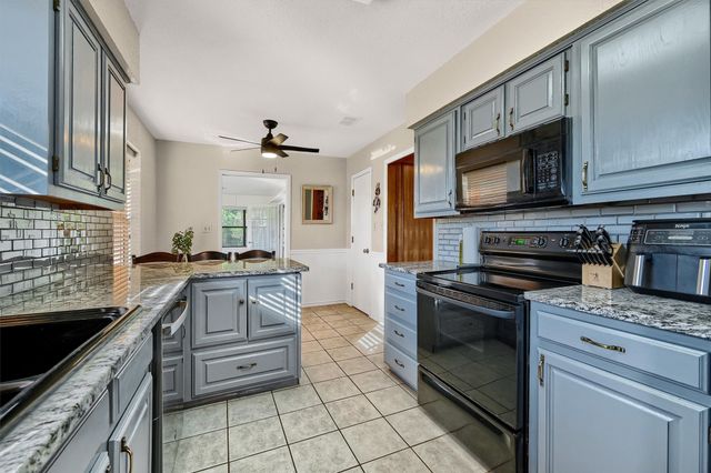 313 Cocopa Drive, Lake Kiowa, TX 76240