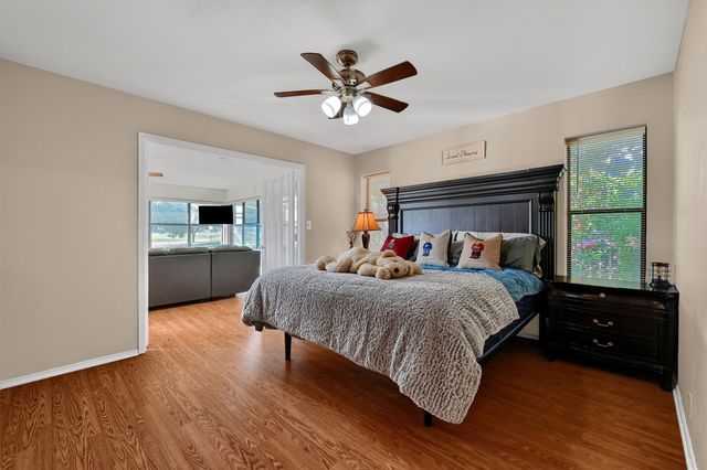 313 Cocopa Drive, Lake Kiowa, TX 76240