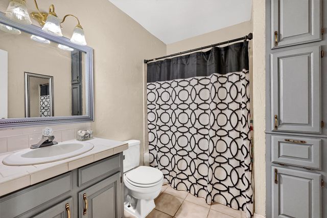313 Cocopa Drive, Lake Kiowa, TX 76240