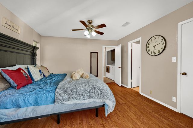 313 Cocopa Drive, Lake Kiowa, TX 76240