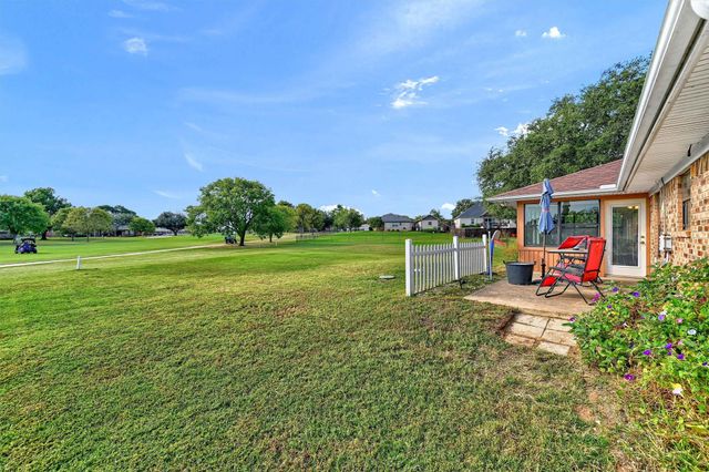 313 Cocopa Drive, Lake Kiowa, TX 76240