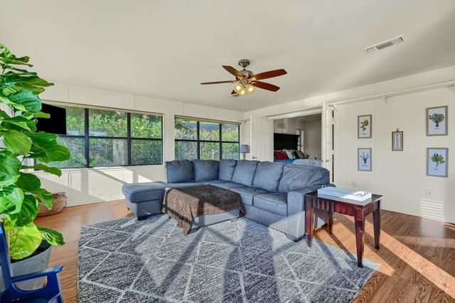 313 Cocopa Drive, Lake Kiowa, TX 76240