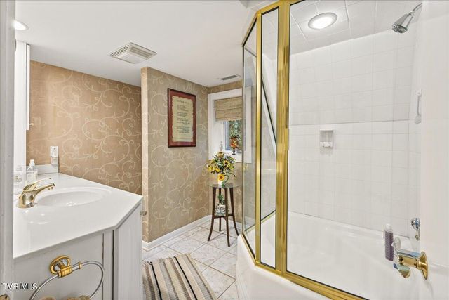 651 Rangewood Road, Piney Flats, TN 37686