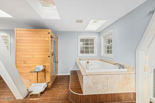 651 Rangewood Road, Piney Flats, TN 37686