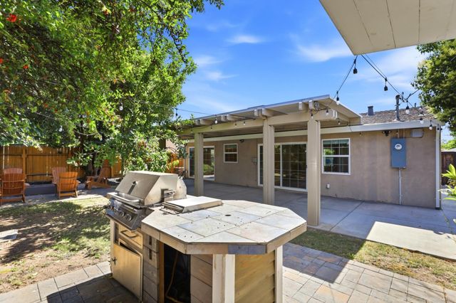 5905 65th St, Sacramento, CA 95824