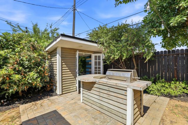 5905 65th St, Sacramento, CA 95824
