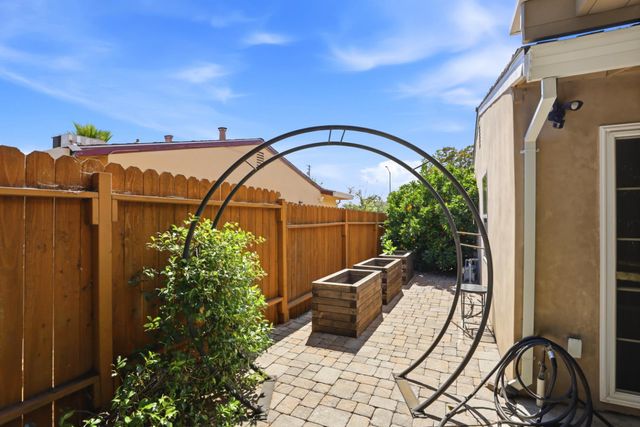 5905 65th St, Sacramento, CA 95824
