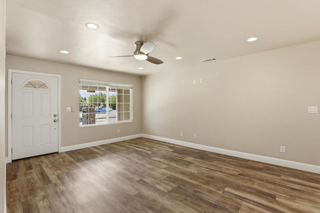 5905 65th St, Sacramento, CA 95824