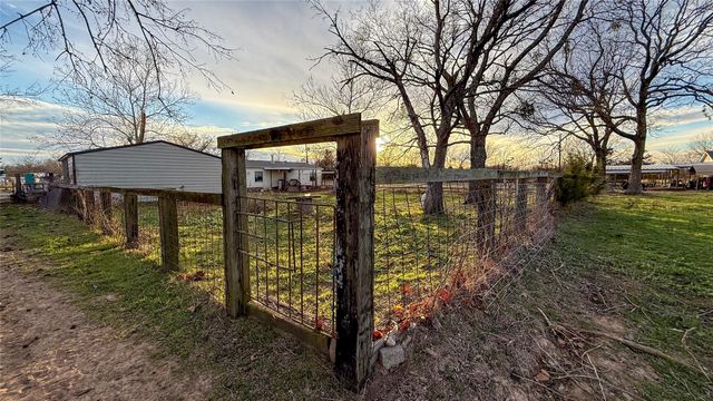 2449 E Fm 120, Denison, TX 75021