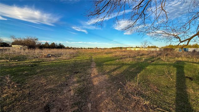 2449 E Fm 120, Denison, TX 75021