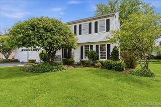 221 Wakefield Lane, Geneva, IL 60134