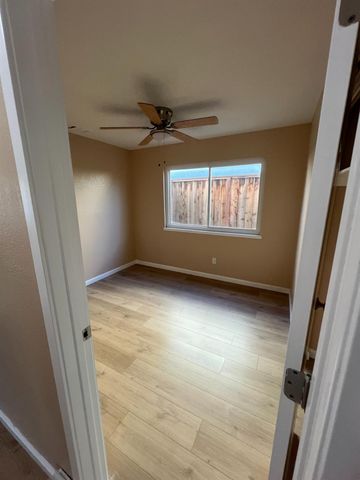 1048 Aspen Dr, Manteca, CA 95336