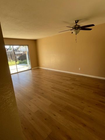 1048 Aspen Dr, Manteca, CA 95336