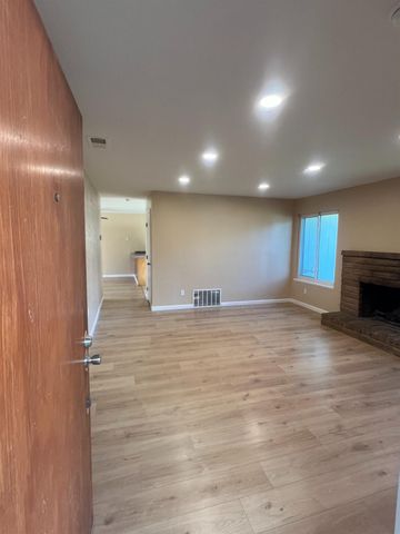 1048 Aspen Dr, Manteca, CA 95336