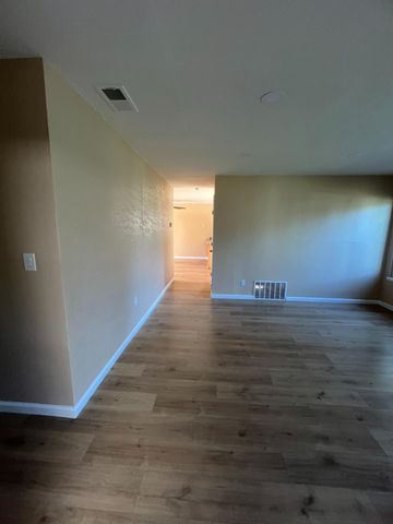 1048 Aspen Dr, Manteca, CA 95336