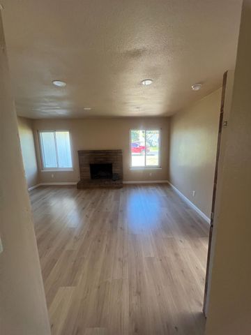 1048 Aspen Dr, Manteca, CA 95336