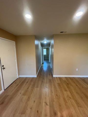 1048 Aspen Dr, Manteca, CA 95336