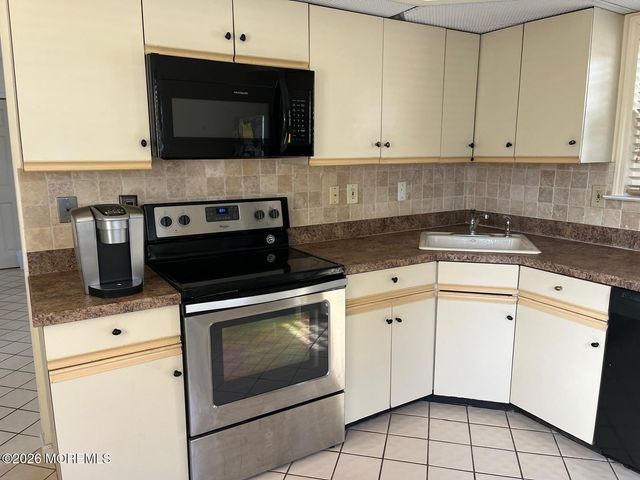 27C Benjamin Franklin Drive, Monroe, NJ 08831