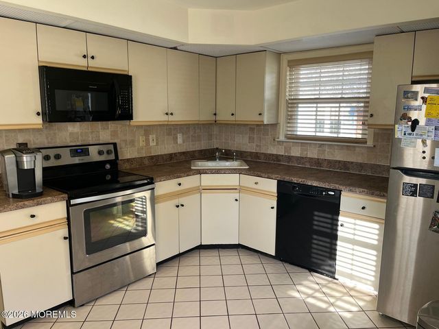 27C Benjamin Franklin Drive, Monroe, NJ 08831