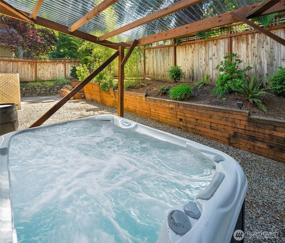 940 E Lakeshore Drive, Allyn, WA 98524