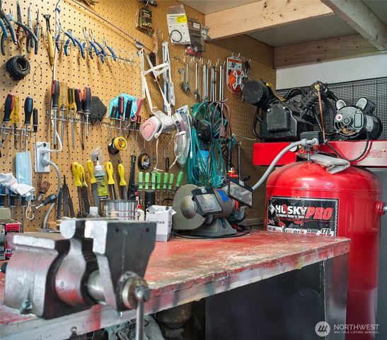 940 E Lakeshore Drive, Allyn, WA 98524