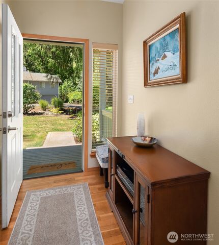 940 E Lakeshore Drive, Allyn, WA 98524