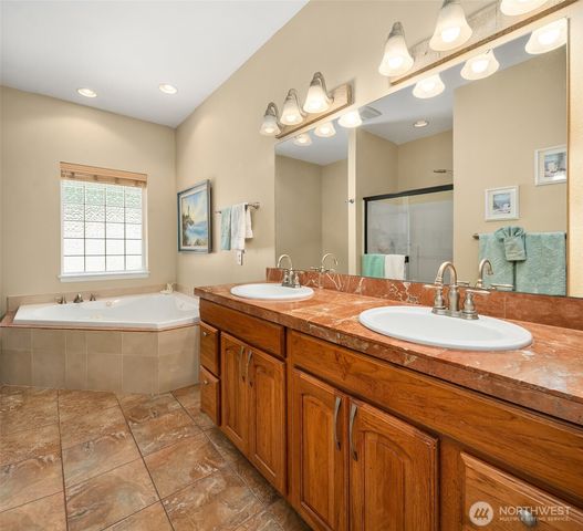 940 E Lakeshore Drive, Allyn, WA 98524