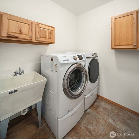 940 E Lakeshore Drive, Allyn, WA 98524